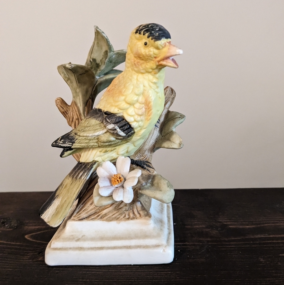 VINTAGE CROWN ROYAL PORCELAIN BIRD FIGURINE YELLOW